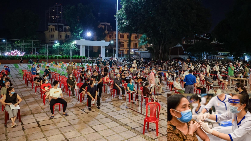 Hanoi residents stay overnight for COVID-19 vaccination